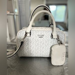 GUESS Purse NWOT Bag Satchel Crossbody
